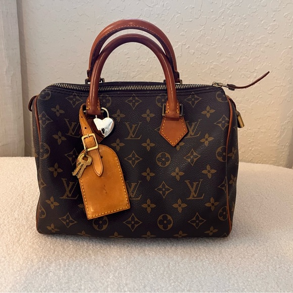 Louis Vuitton Handbags - 💯 Authentic Vintage Louis Vuitton Monogram Speedy 25 Handbag